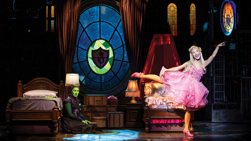 «برودواي» تكشف عن الصور الأولى لمسرحية «ويكد»