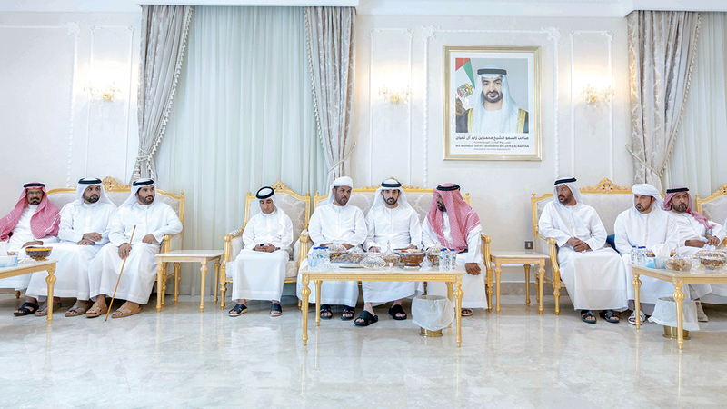 حمدان بن محمد يقدّم واجب العزاء في وفاة عتيق محمد المهيري