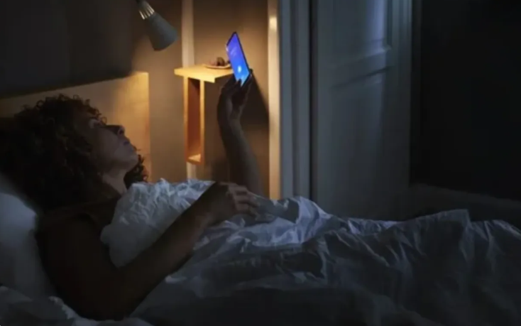 لماذا يستيقظ أكثر الناس في الرابعة فجراً ثم يعودون للنوم ؟ خبراء يكشفون الأسباب