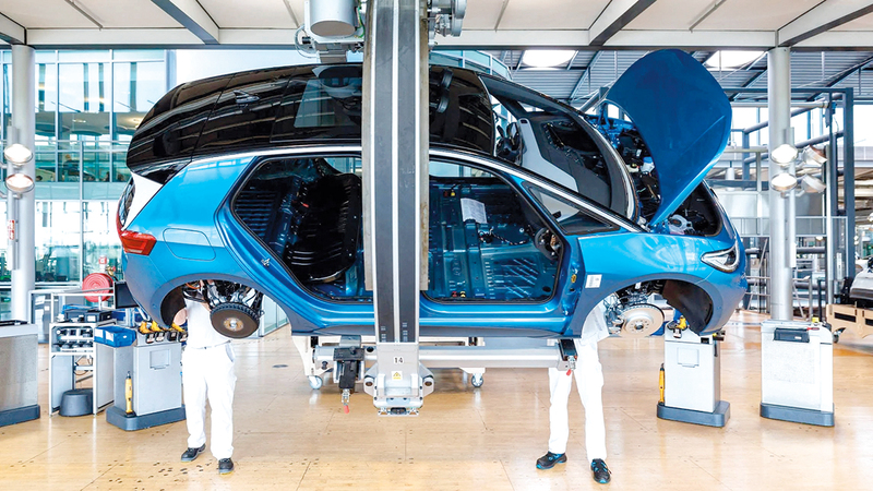 «فورد» تُحذّر من تحول شركات صناعة السيارات الكهربائية في أوروبا إلى «قرى مهجورة»