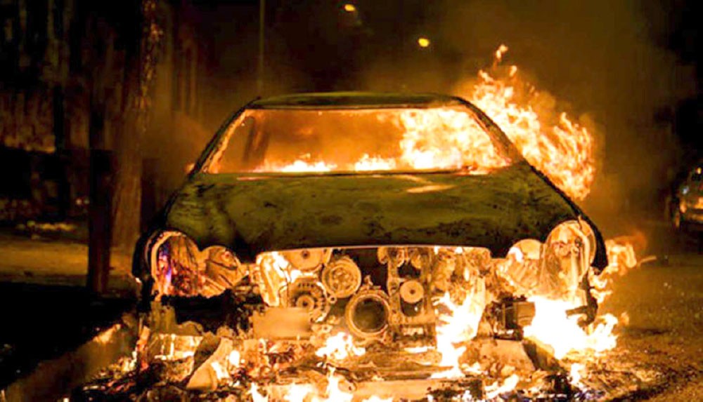 بسبب «مشاكل عائلية» .. طبيب عراقي يحرق زوجته الطبيبة في سيارتها