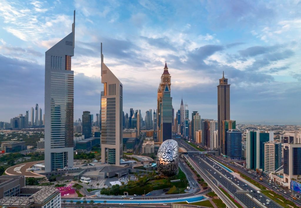 “الأرصاد”: طقس الإمارات من الثلاثاء إلى السبت صحو إلى غائم جزئياً