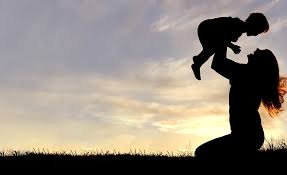 النساء اللواتي ينجبن طفلين أو 3 يعشن أطول ممن أنجبن 4 أو أكثر