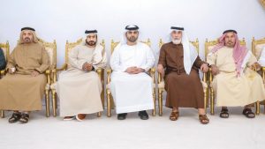 منصور بن محمد يقدّم واجب العزاء في وفاة محمد بن الشيخ جمعة المنصوري