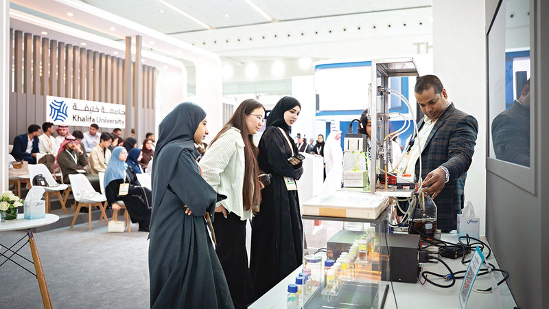 باحثون يبتكرون جهازاً يفرز النفايات ذاتياً بالذكاء الاصطناعي