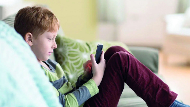 فرنسا تقر حظر استخدام وسائل التواصل الاجتماعي لمن هم دون 15 عاما