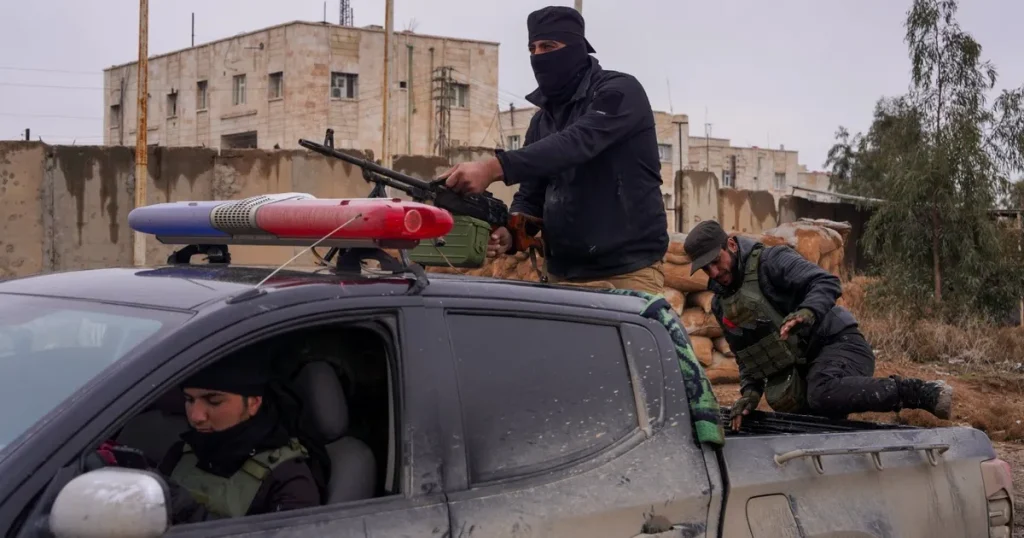 الحكومة السورية تنفي تمديد مهلة “قسد” وسط تقارير عن حشود على جانبي خط المواجهة