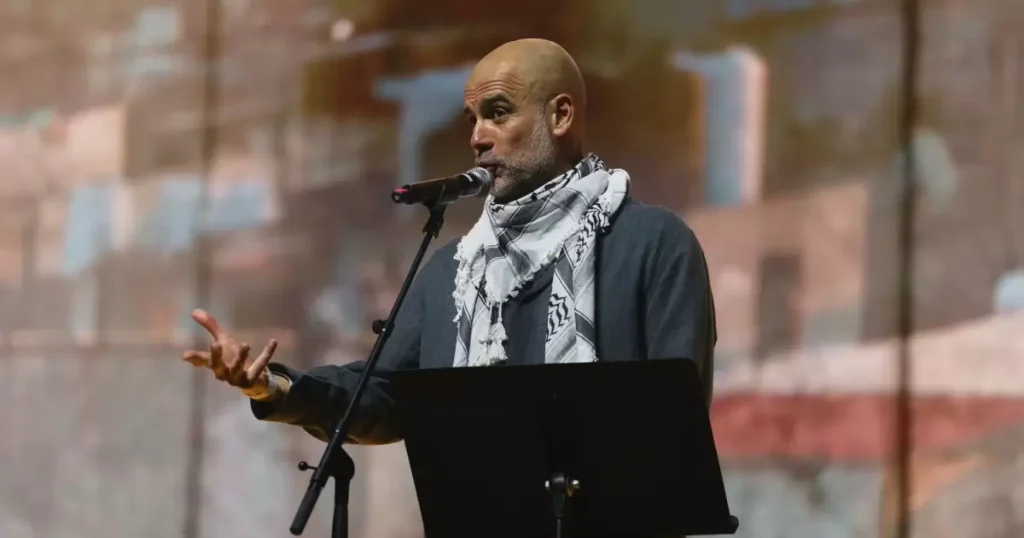 تحدث باسم أطفال غزة.. غوارديولا بالكوفية: “نحن مع فلسطين”