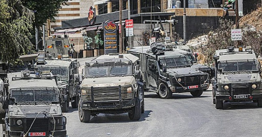 إصابة شاب برصاص الاحتلال بزعم محاولته دهس جنود في الخليل