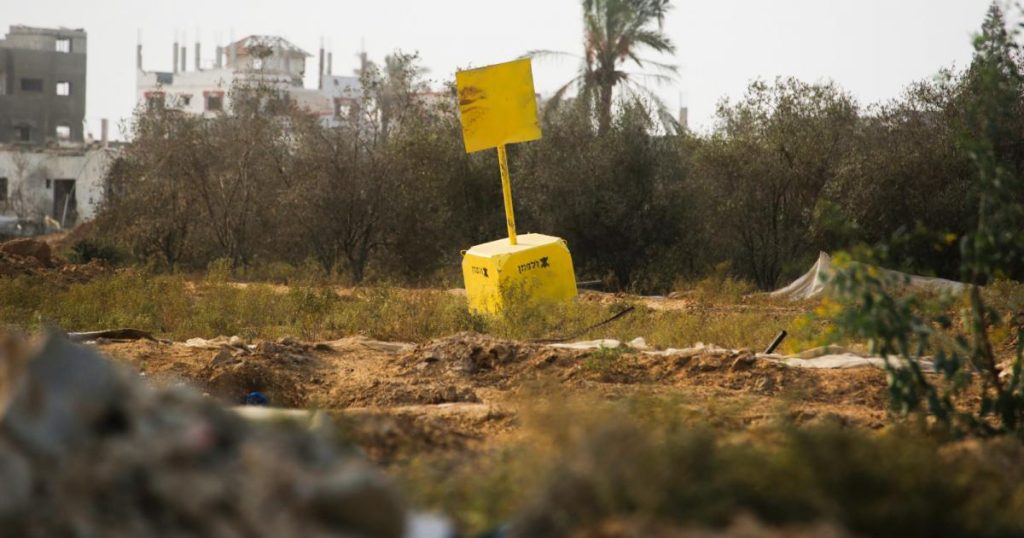 صورة: الجيش الإسرائيلي يبدأ حفر خندق وعوائق على امتداد الخط الأصفر مع قطاع غزة