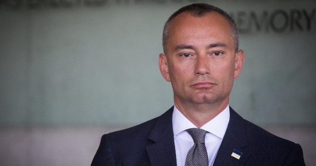 حماس: تم إبلاغنا بترشيح “ملادينوف” لإدارة مجلس السلام بغزة