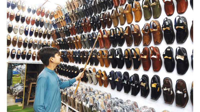 «البيشاوري تشابال».. أناقة تقليدية للعيد في باكستان