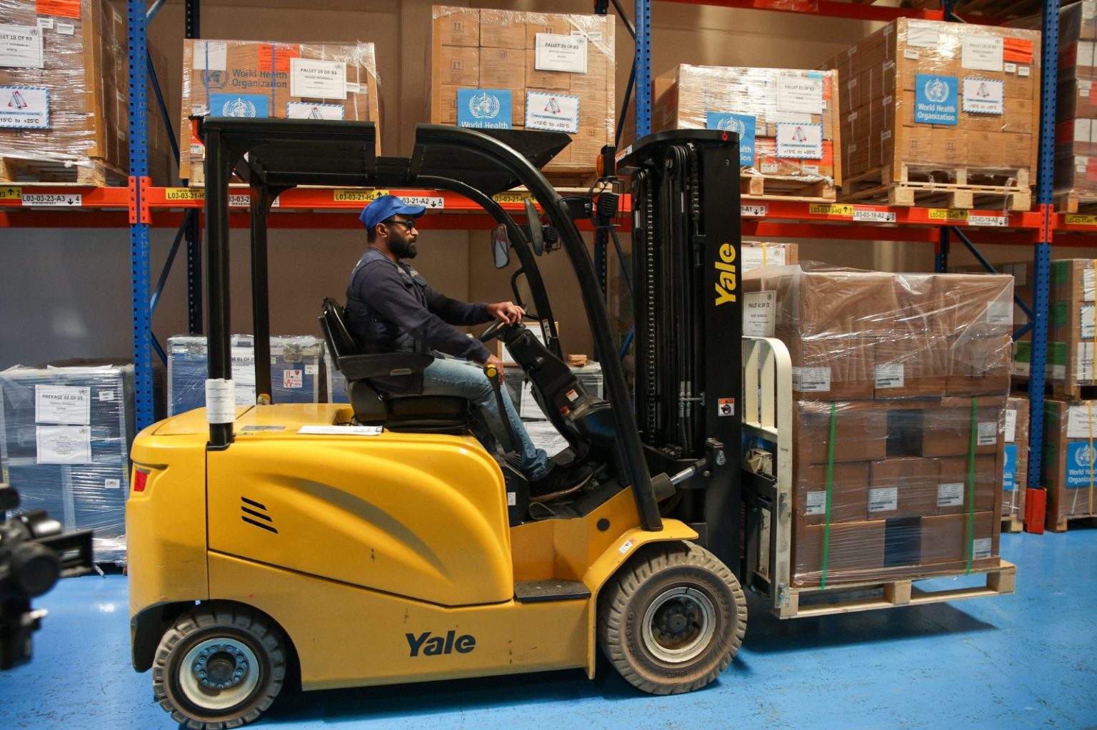 دبي الإنسانية تنقل شحنة مساعدات طبية حيوية لمنظمة الصحة العالمية إلى غزة